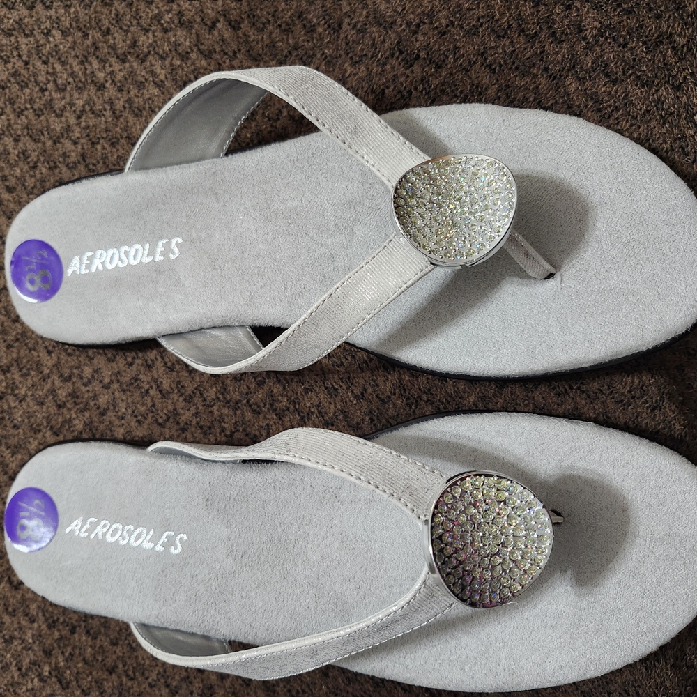 NWT Aerosoles Women's Silver Sandals Size 8.5